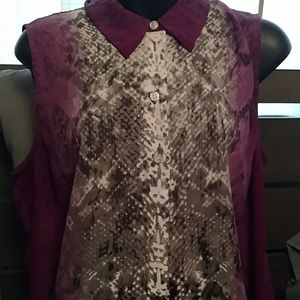 Sleeveless top. Size 16